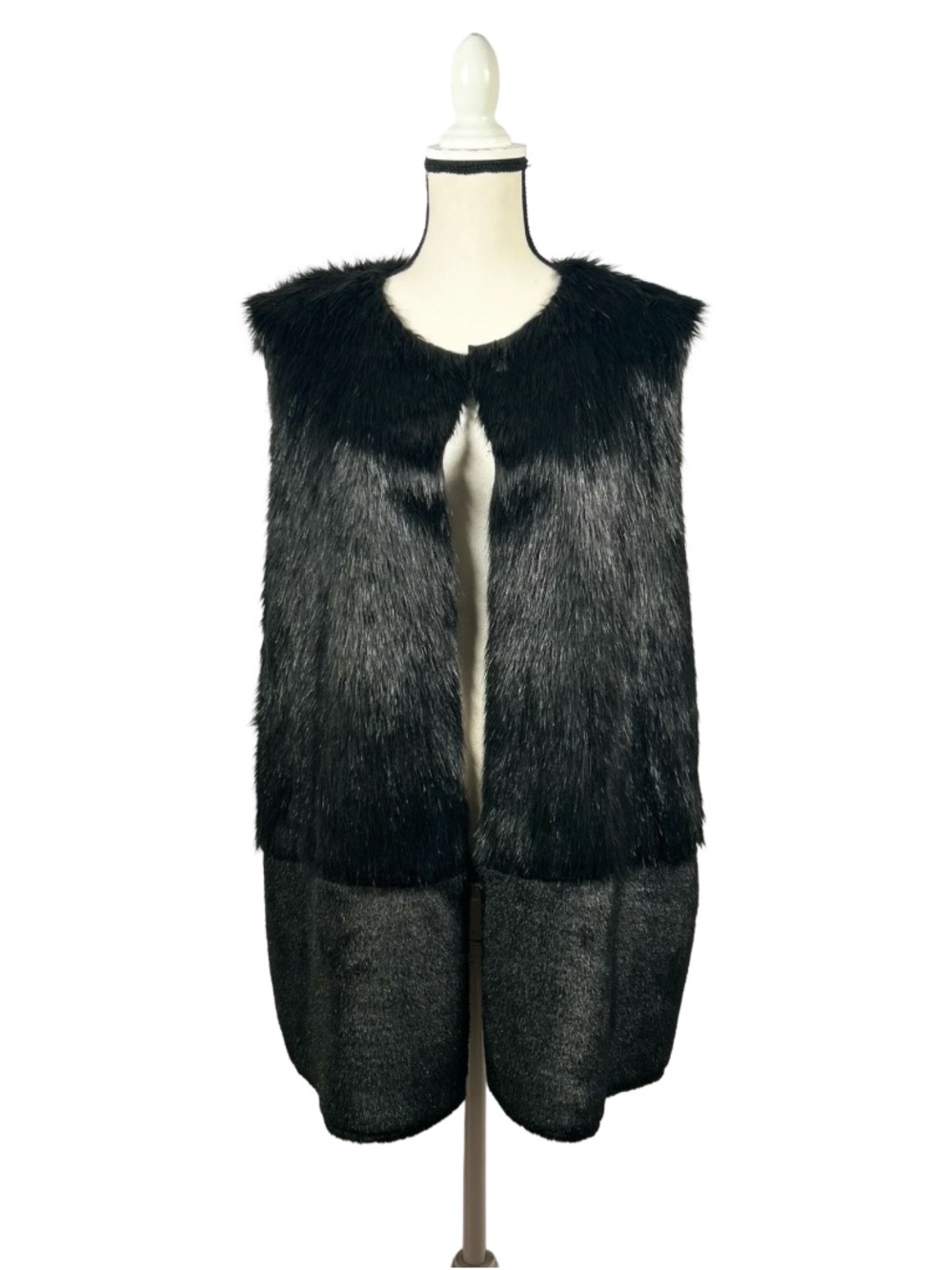Neiman Marcus Women’s Black Faux Fur Sleeveless Longline Open Front Vest